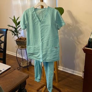 Figs Set Color:Sea-glass (Unnoticeable pen mark on bottoms)